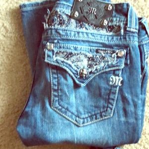 Size 28, Me, bluejeans -inseam-34.  Cute!